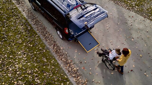 Renault Kangoo bez bariér se sklopenou rampou