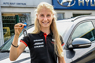 Vítězka ČP bikerek Czeczinkarová převzala Hyundai Tuscon
