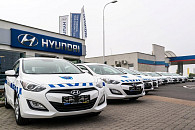 Předání dvaceti vozů Hyundai i30 Celní správě 2014